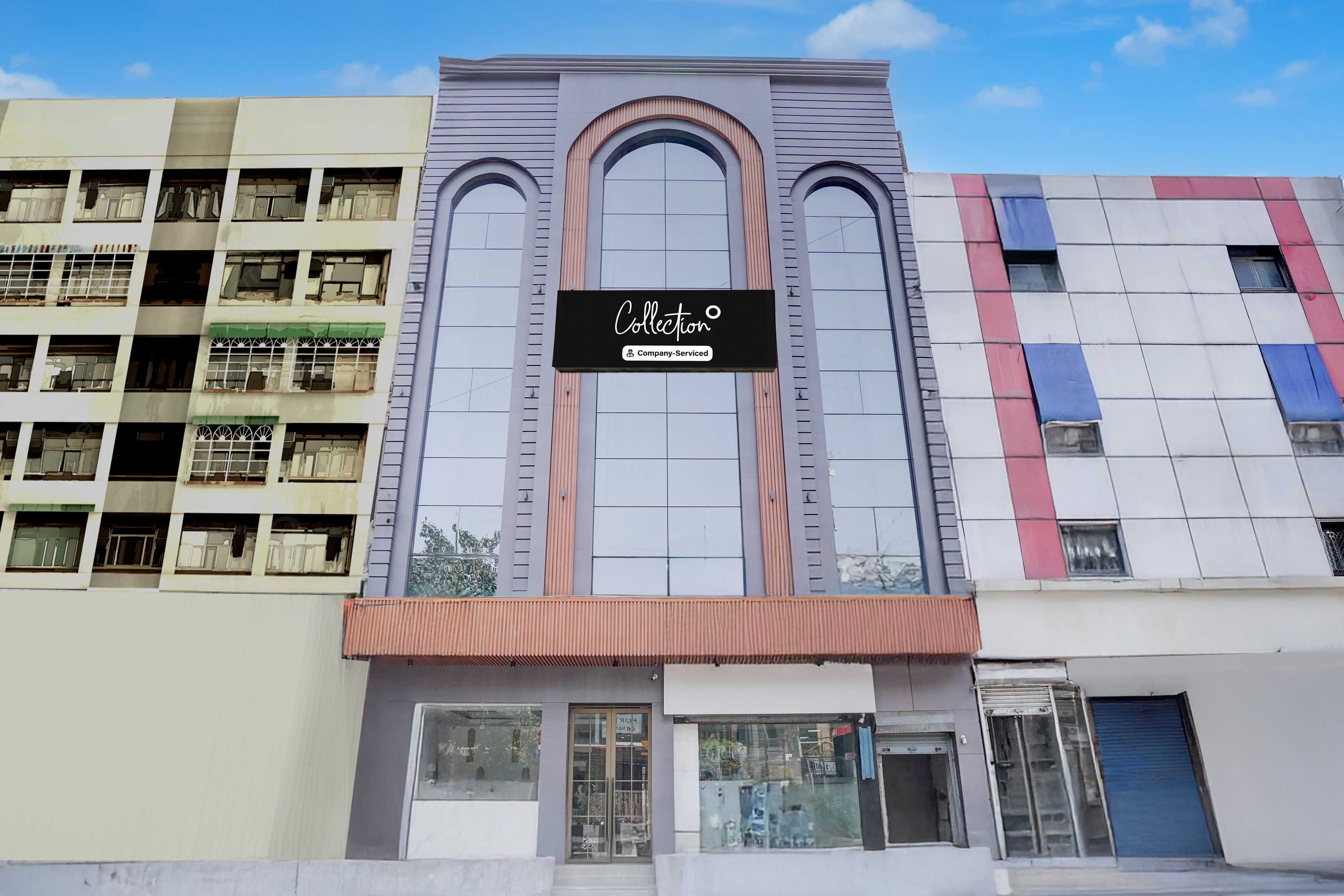 Townhouse Oak Karol Bagh - Tap to explore photos