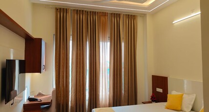 The Shaurya Hotel Room Type - Deluxe Room