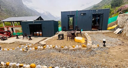 Kubes By The Raasta Room Type - Luxury Room with Mountain View King Bed