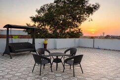 Heavenly Homes - Rooftop 1BHK with Projector
