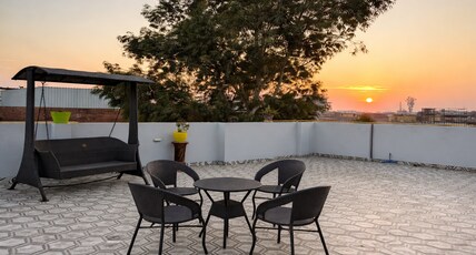 Heavenly Homes - Rooftop 1BHK with Projector Room Type - Heavenly Homes - Rooftop 1BHK with Projector