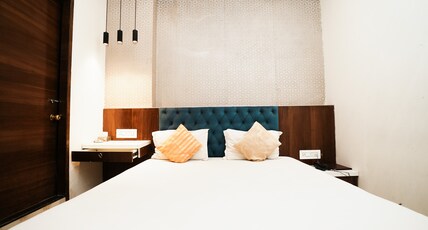 Hotel Elegance Room Type - Deluxe Room