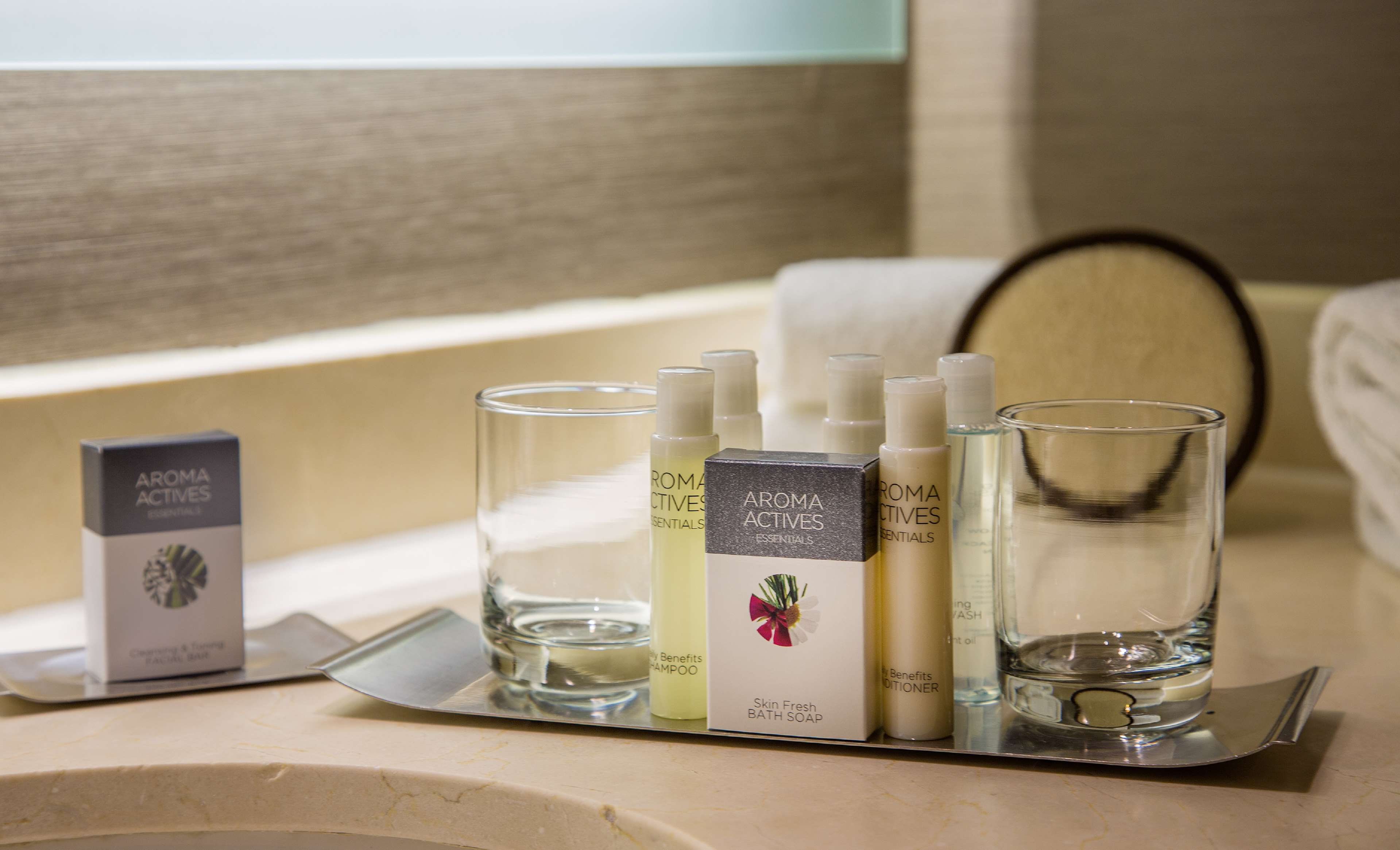 DoubleTree by Hilton Chicago - Oak Brook - Tap to explore photos