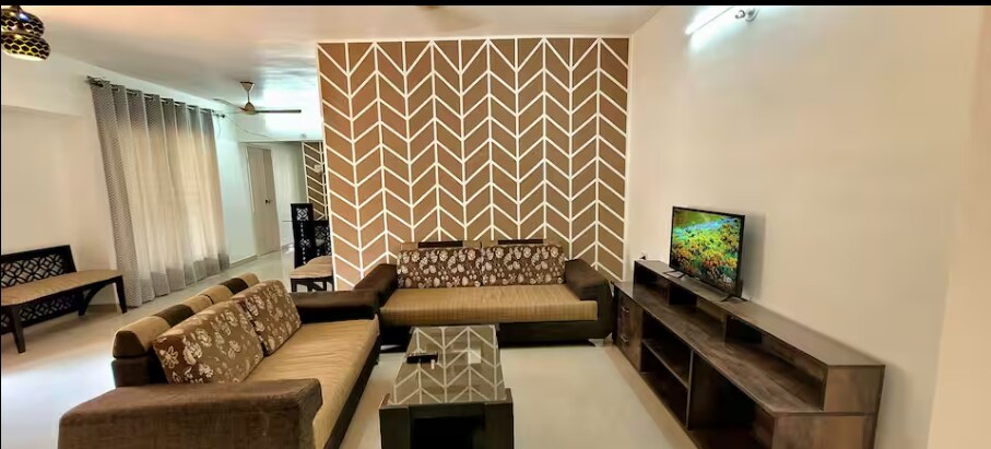 Bamboo Stays - 1BHK AC Suite with Kitchen at Hi St - Tap to explore photos