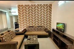 Bamboo Stays - 1BHK AC Suite with Kitchen at Hi St