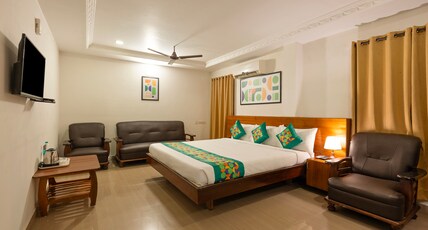Treebo Golden Bliss Room Type - Deluxe Family Room