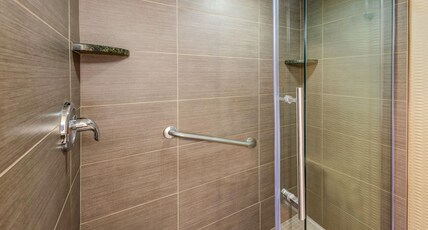 DoubleTree by Hilton Akron Fairlawn Room Type - 2 DOUBLE BEDS