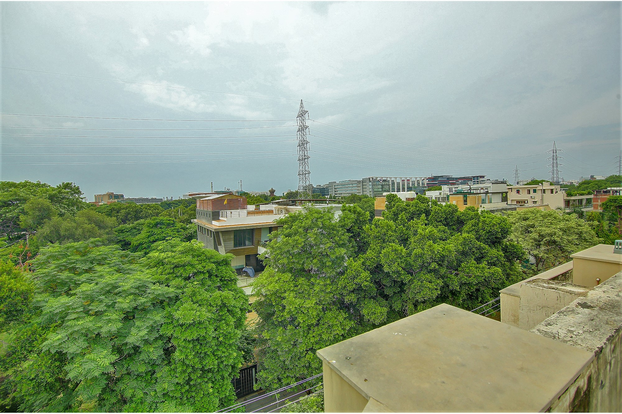 FabHotel Prime Phoenix Hospitality - Nr. DLF Cyber Hub & Metro, Gurugram - Tap to explore photos