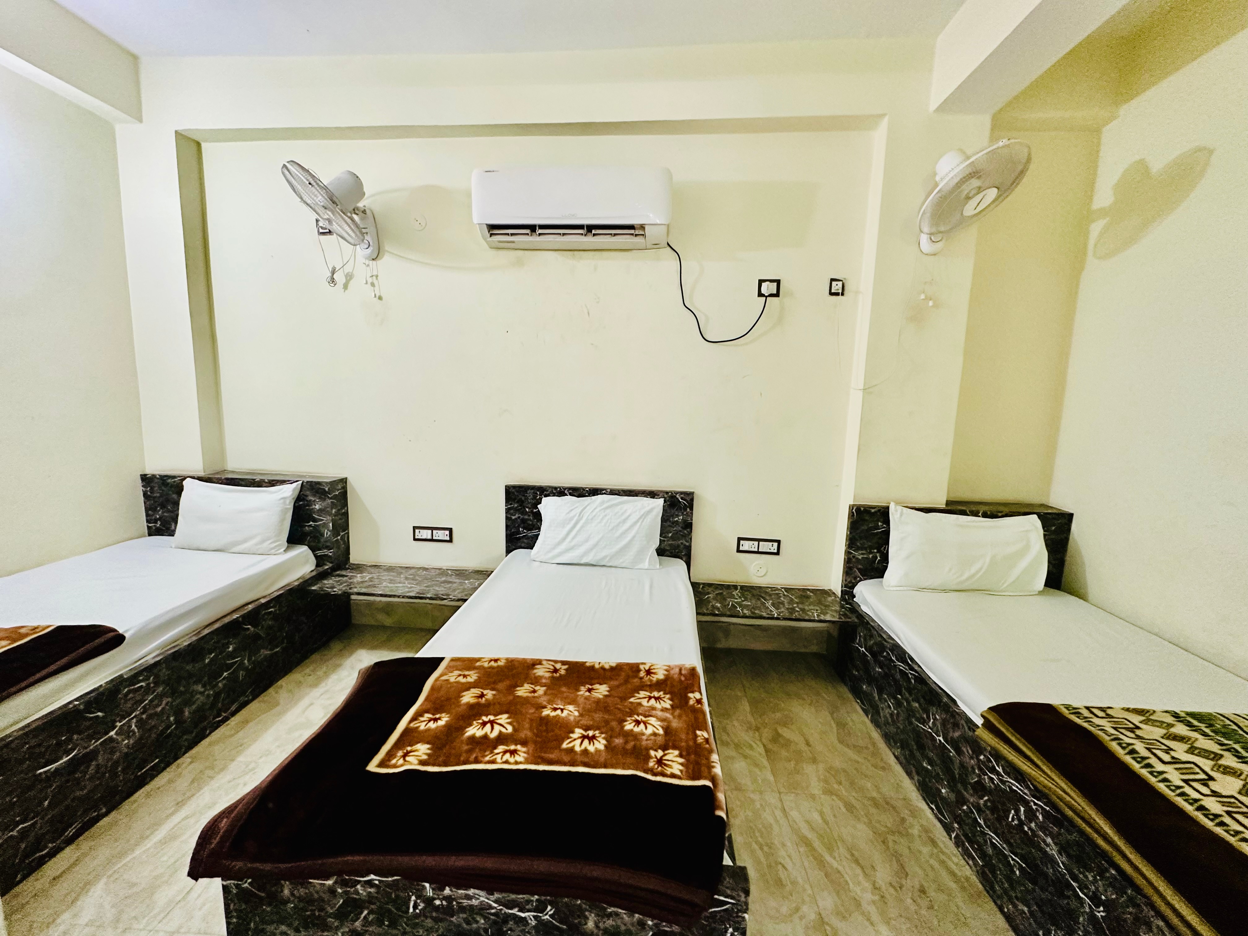 Hotel Jalsha - Tap to explore photos