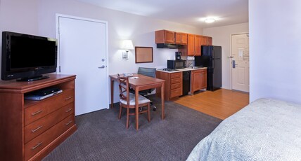 Candlewood Suites OWASSO Room Type - 1 Queen Studio Suite Mobil Access Tub