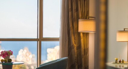 Gefinor Rotana Room Type - Sea View Room - King Bed