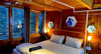 Zoella Tirthan Valley Room Type - Private Room with Shared Washroom, Free WiFi and Mountain View