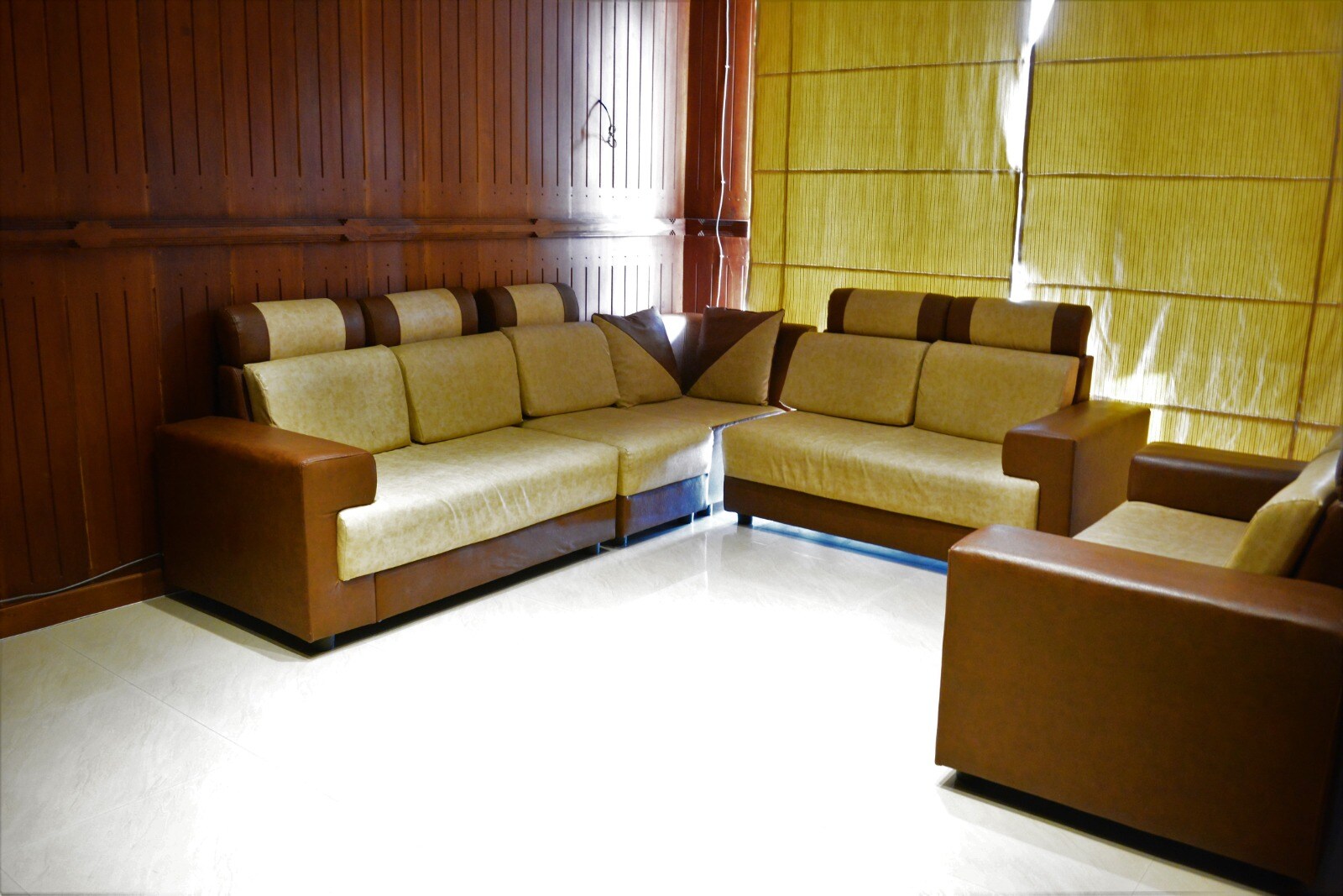 TARDIS Entire 6 BHK Apartment - Tap to explore photos
