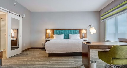 Hampton Inn & Suites by Hilton Cincinnati Midtown Rookwood Room Type - 1 KNG SFBD MIC FRG WTBR NS