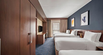 voco Makkah an IHG Hotel Room Type - Deluxe Quadruple Room