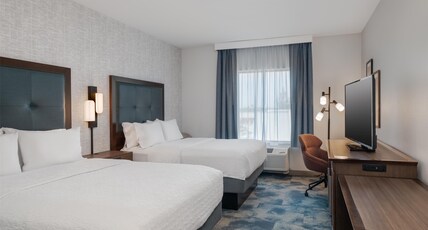 Hampton Inn by Hilton Turlock Room Type - 2 QUEENS W FRIDGE NS