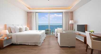 A La Carte Danang Beach Hotel Room Type - One-bedroom Studio Ocean View with Balcony