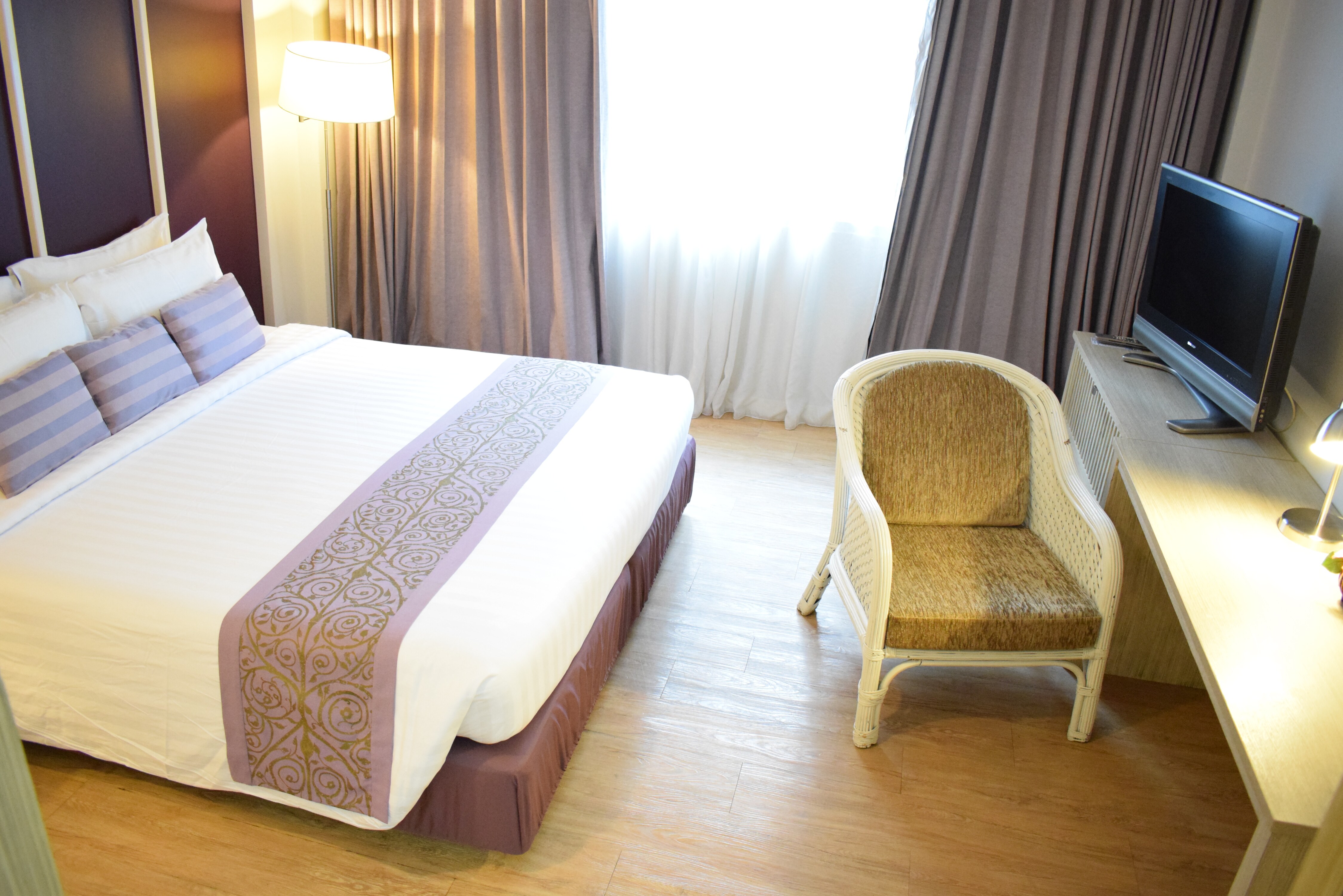 Trang Hotel Bangkok - Tap to explore photos