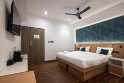 Soulful Ghat by Fracspace | 2 Mins Walk To Ghat