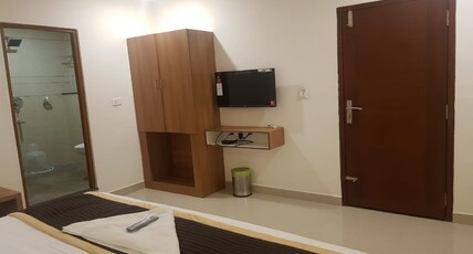 The Golden Suites Room Type - Standard Room with Fan
