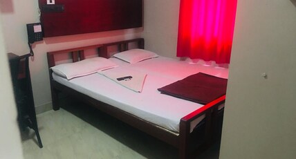 STAR TOURIST HOME Room Type - AC Standard Room