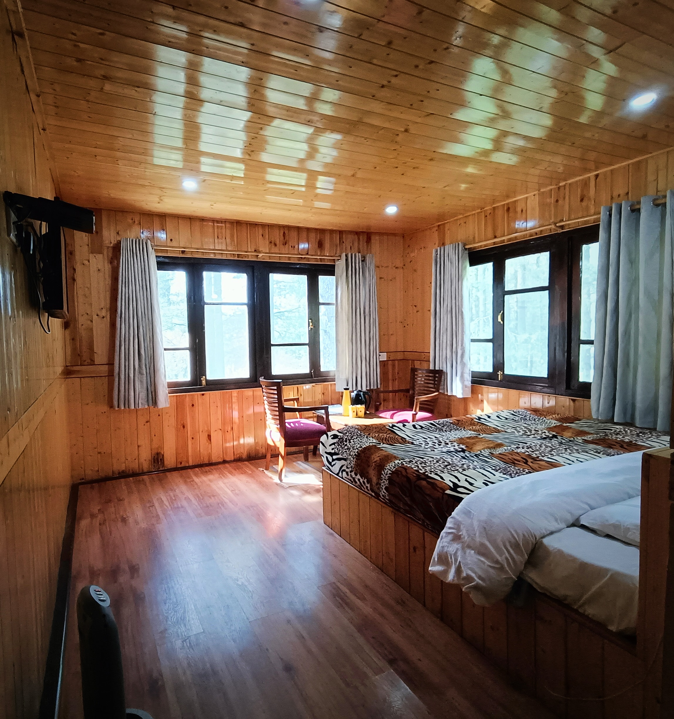 Breezewood Cottage Pahalgam - Tap to explore photos
