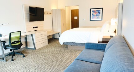 Holiday Inn Express & Suites BLYTHE Room Type - 1 King Suite