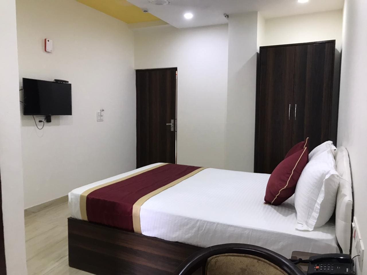 Hotel Skyee Residency Near PGI - Tap to explore photos