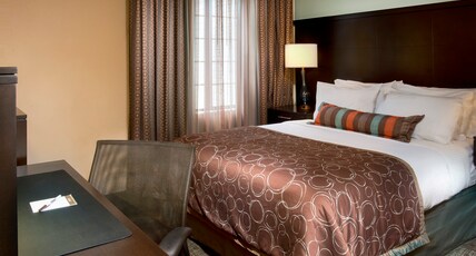 Staybridge Suites Myrtle Beach-Fantasy Harbour Room Type - 1 Queen 1 Bedroom Suite Comm Access Tub