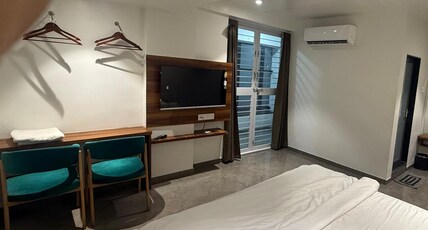 hotel skyboat inn Room Type - suite king with balcony