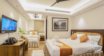Demattrie Hotel Room Type - Deluxe Triple Bed Room