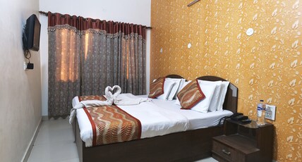 Hotel Holiday Comfort - 800 mts from Jallianwala Bagh Room Type - Standard Room (Non AC)