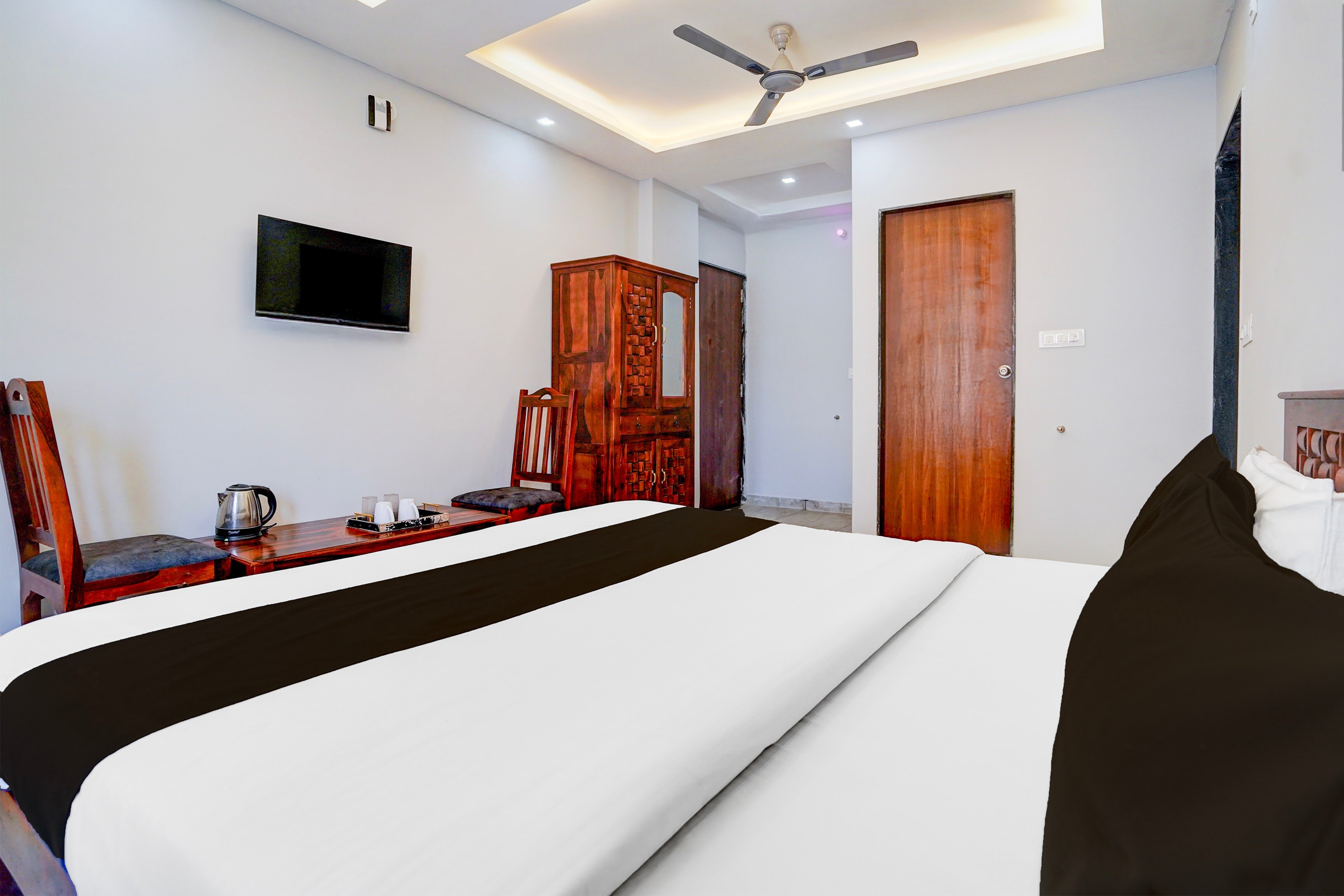 Hotel O Shree Gurukripa - Tap to explore photos