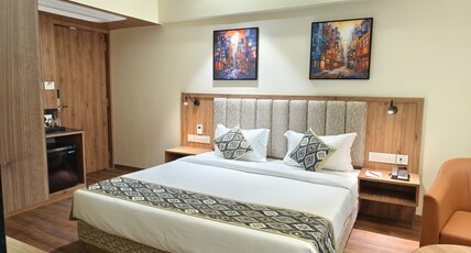 Element by Monarch Room Type - Deluxe Queen