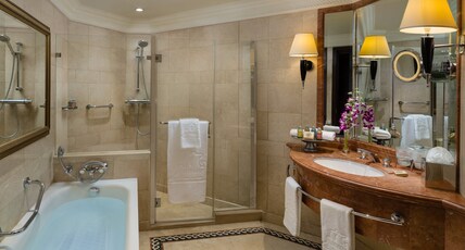 InterContinental PHOENICIA BEIRUT Room Type - 1 King Premium Balcony Lounge Access