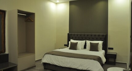 The royal palace inn Room Type - THE GOLDEN CROWN SUITE