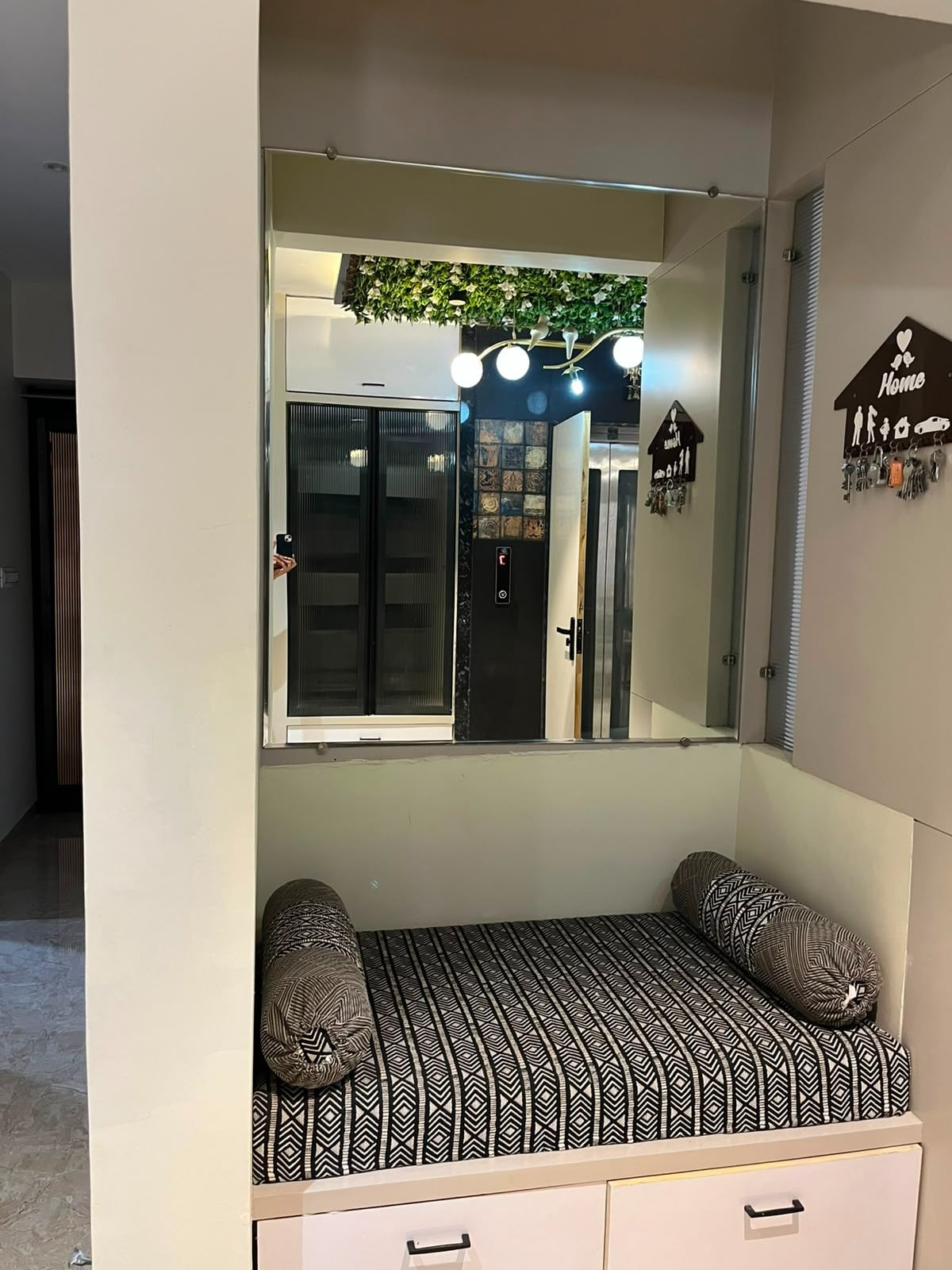 Homly Stays Luxury 3BHK Apartment Private Lift - Tap to explore photos