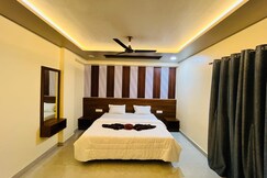 Hotel New Holiday Inn.