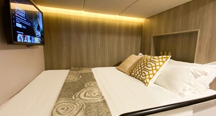 ST Signature Tanjong Pagar Room Type - Cabin M, Shared Bathroom