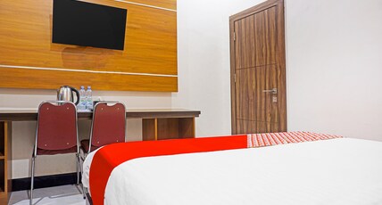 COLLECTION O 91331 Hotel Grand Saota Soppeng Room Type - Deluxe Double