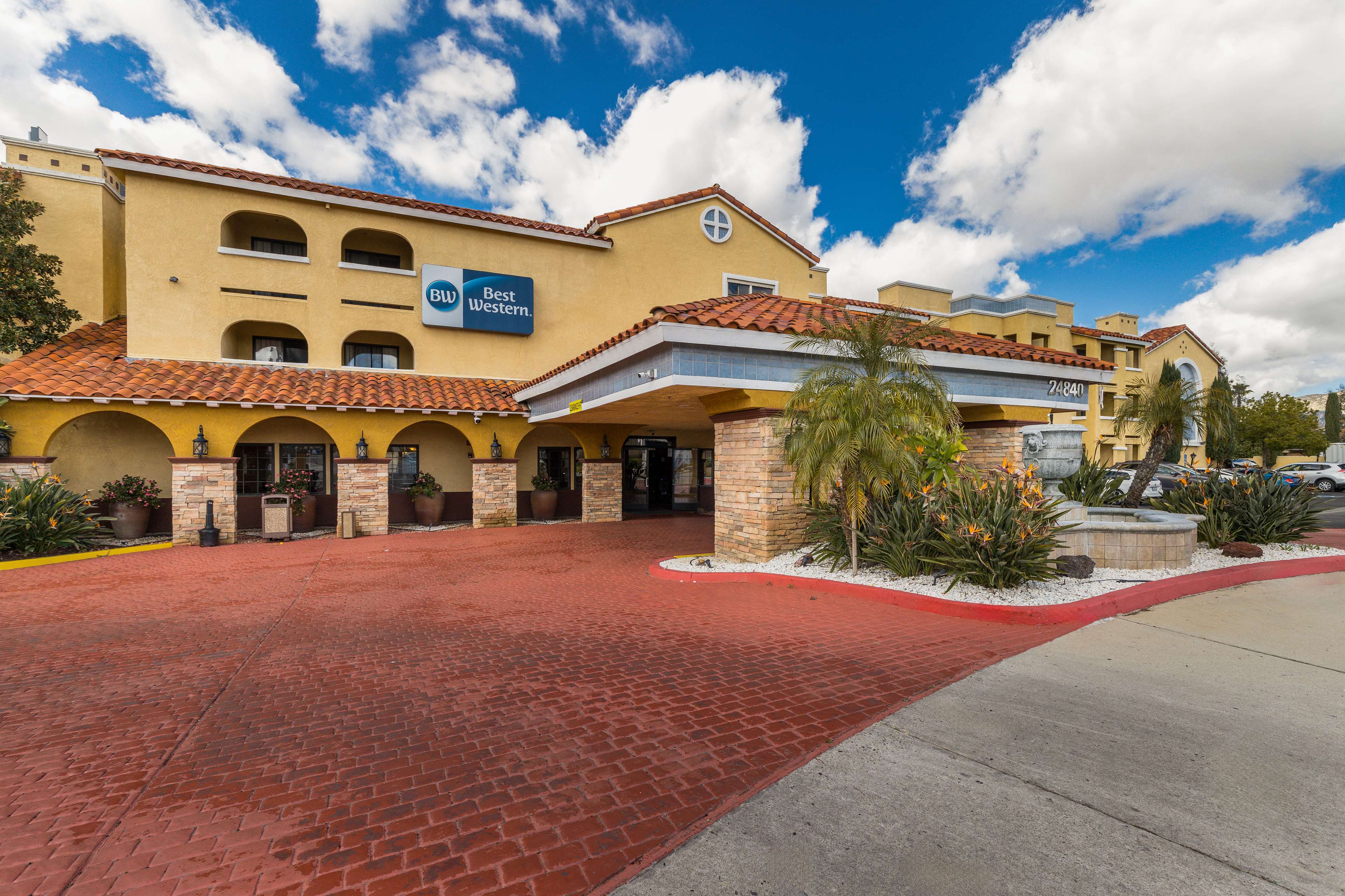 Best Western Moreno Hotel & Suites - Tap to explore photos