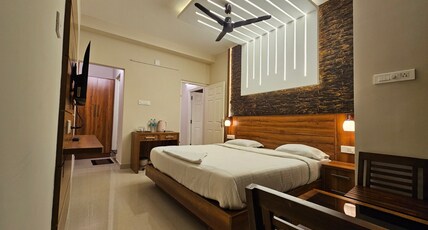 Dew River Castle | Lake View Stay Aluva Room Type - EXECUTIVE AC ROOM WITH BALCONY