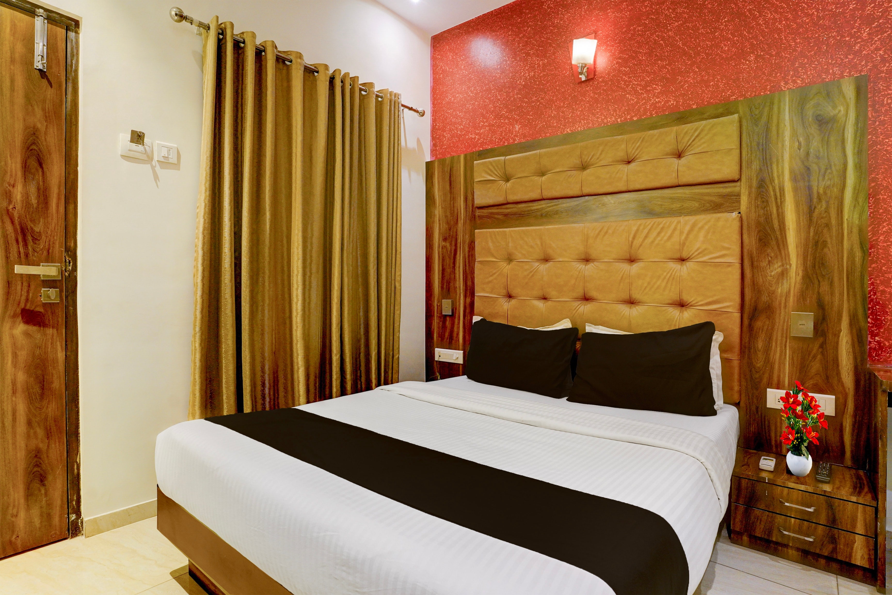 Townhouse Andheri Sakinaka Metro Formerly Hotel Amour - Tap to explore photos