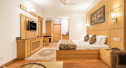 Comrade Inn - Near Jhelum Riverfront Room Type - Premium Deluxe Room (Centrally Heated)