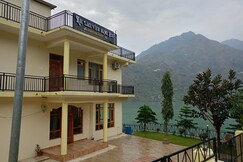 Kol Lake View Home Stay