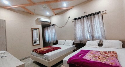 Hotel Maheshwari,Diu Room Type - Family Deluxe Four Beds Room