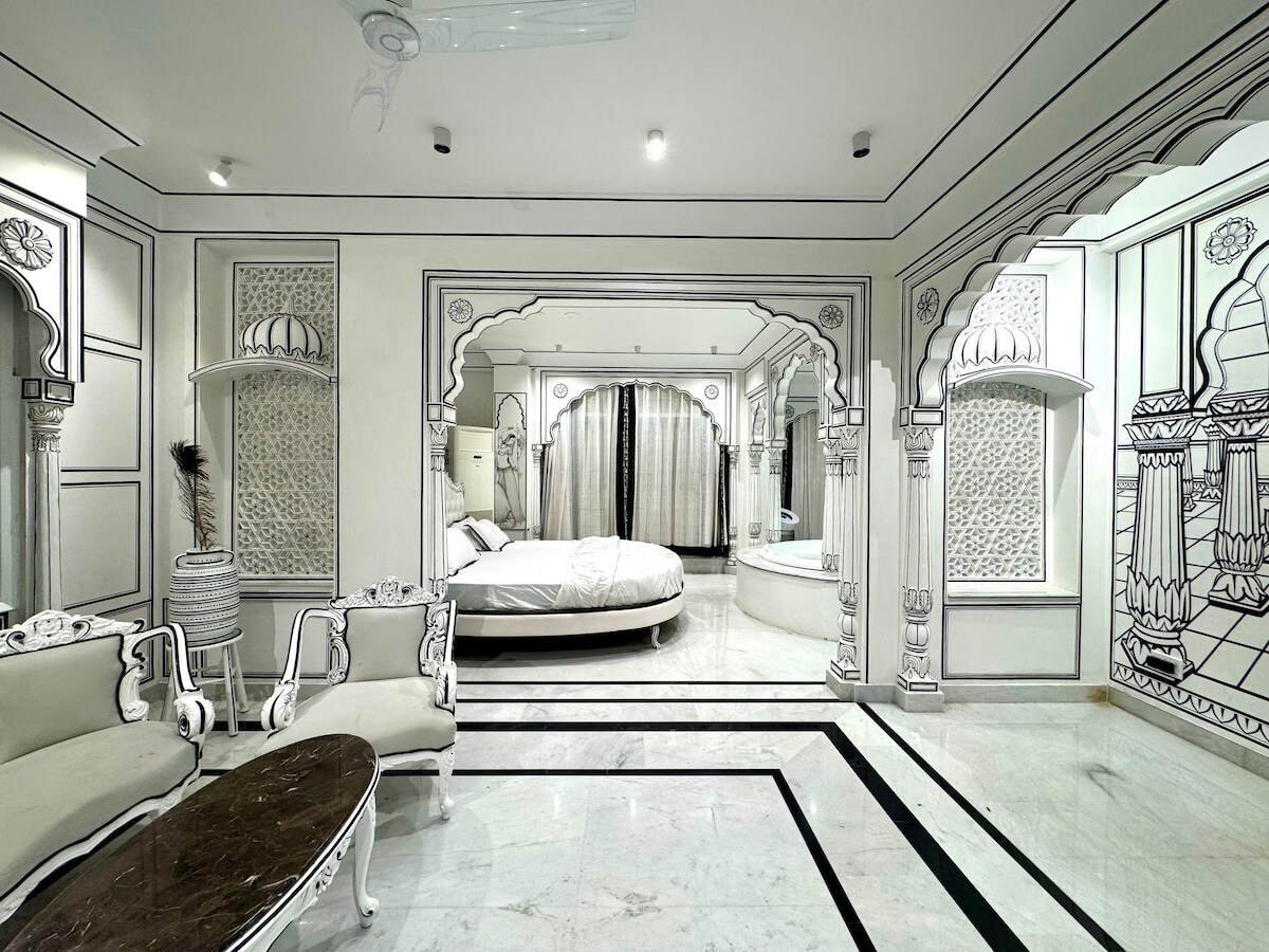 The Princess suite 2d w jacuzzi Lalluji Luxe - Tap to explore photos