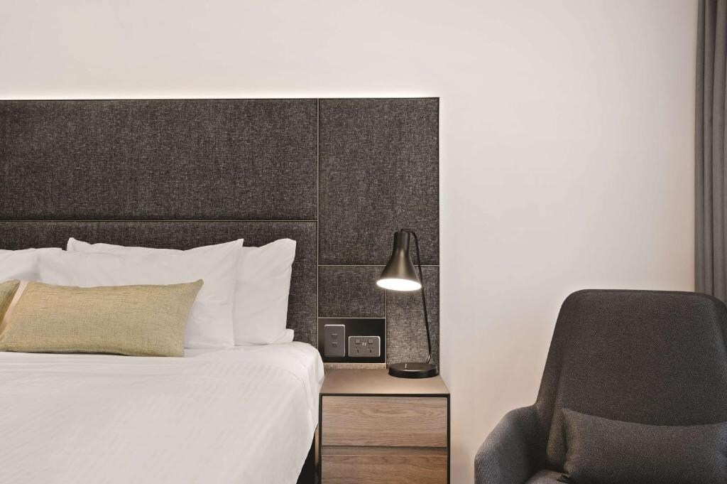 Vibe Hotel Melbourne - Tap to explore photos