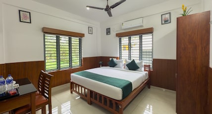 Tree9 Airport Hotel Room Type - Deluxe Double AC Room