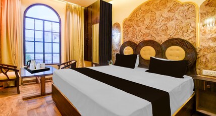 Super OYO Townhouse Varanasi Railway Junction Room Type - Deluxe